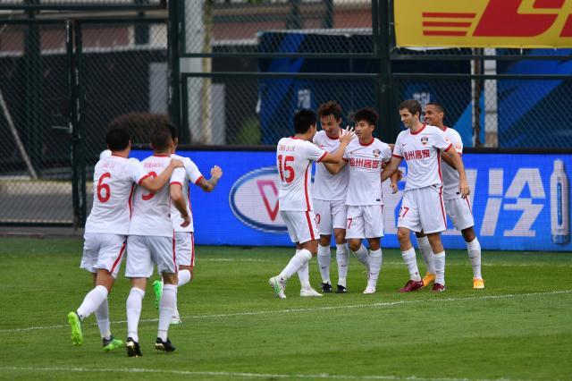v体育官网-前恒大小将助梅州双杀深足 球队收获首次中超连胜